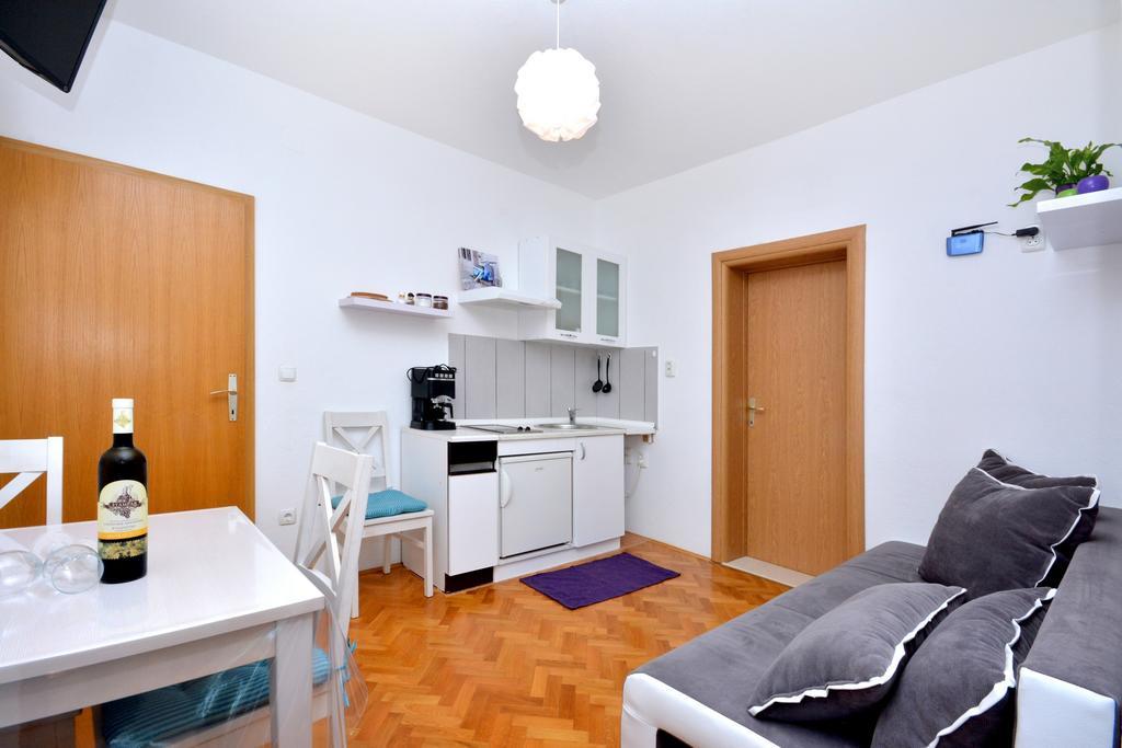 Apartment Joe Light Podstrana Bilik gambar